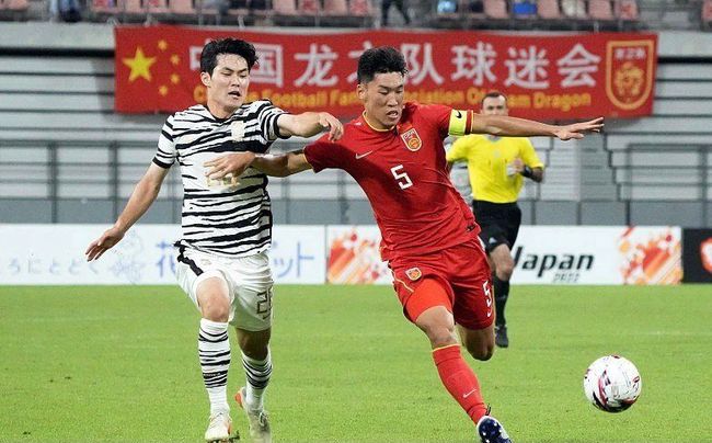 英超联赛第19轮，阿森纳主场0-2不敌西汉姆，没能抢回榜首位置。